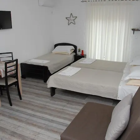 Apartment Idila